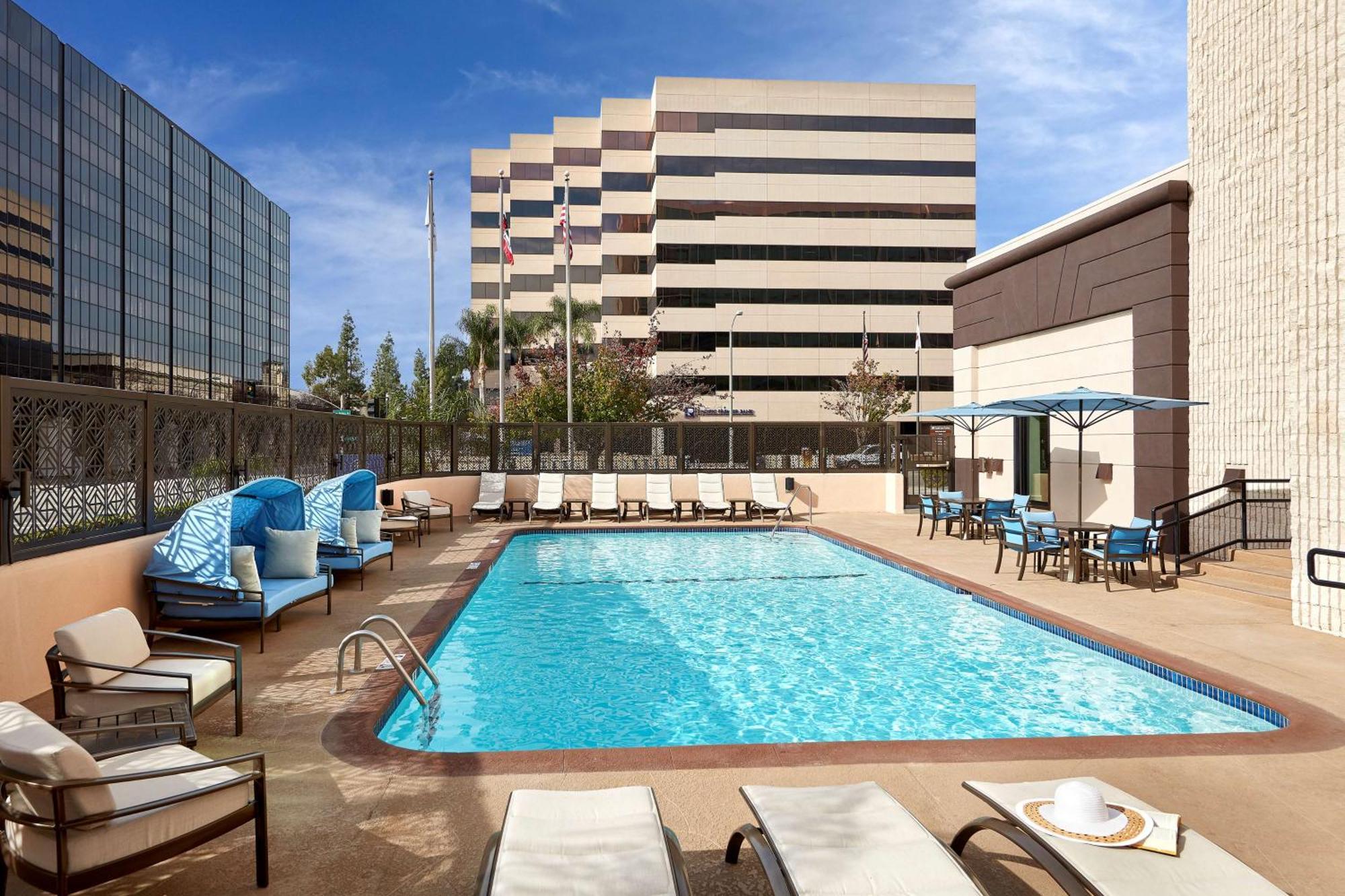 Hilton Pasadena Hotel Exterior foto